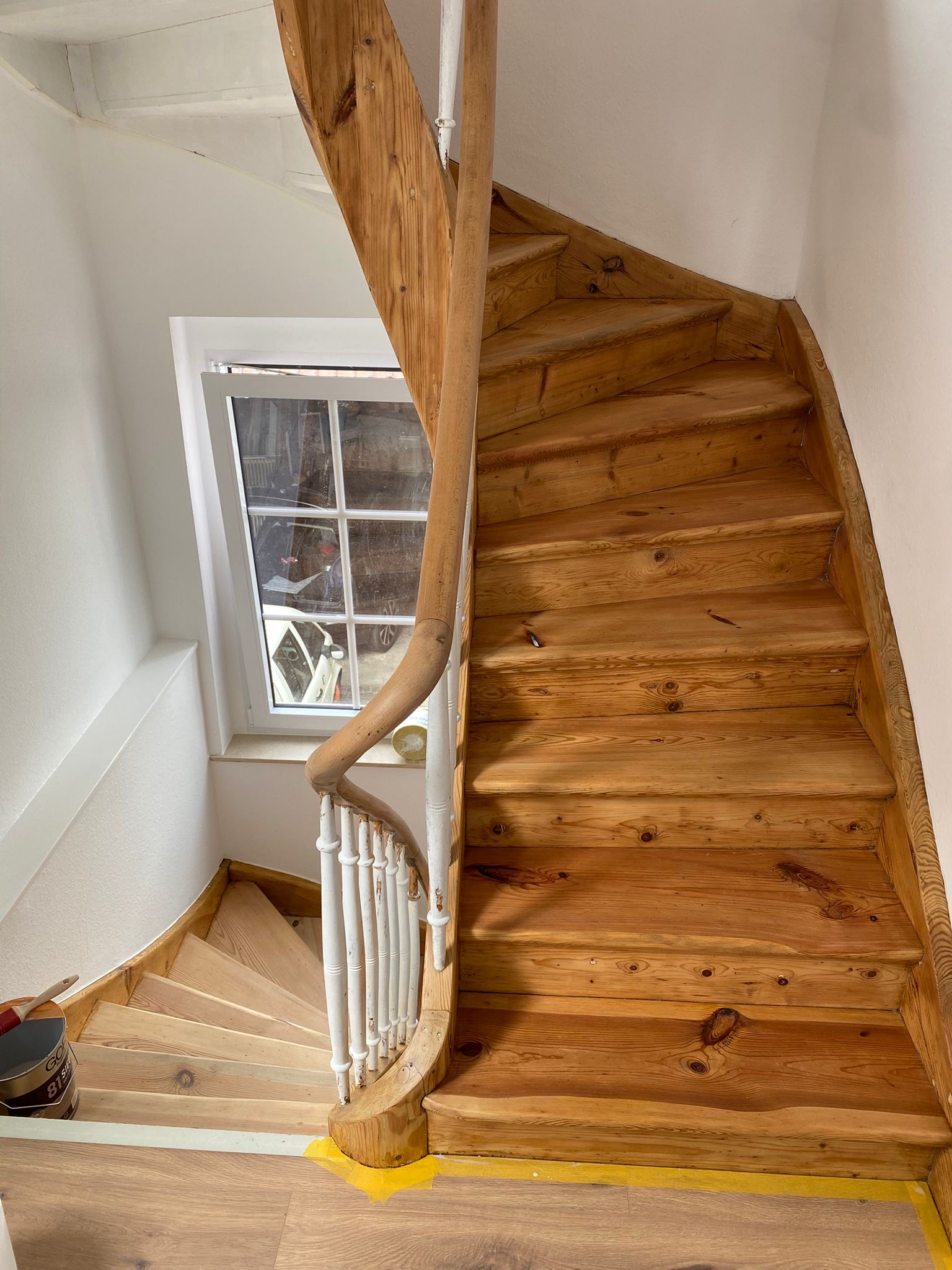 Erneuerte Altbau-Treppe in Mainz